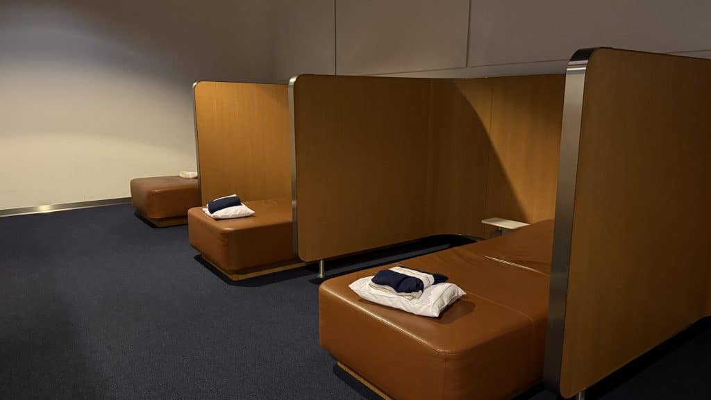 Lufthansa Senator Lounge Frankfurt B Ruheraum