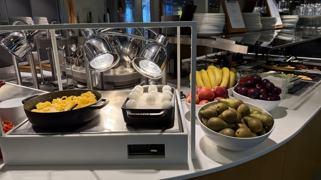 Lufthansa Senator Lounge Frankfurt B Warme Optionen Ruehrei