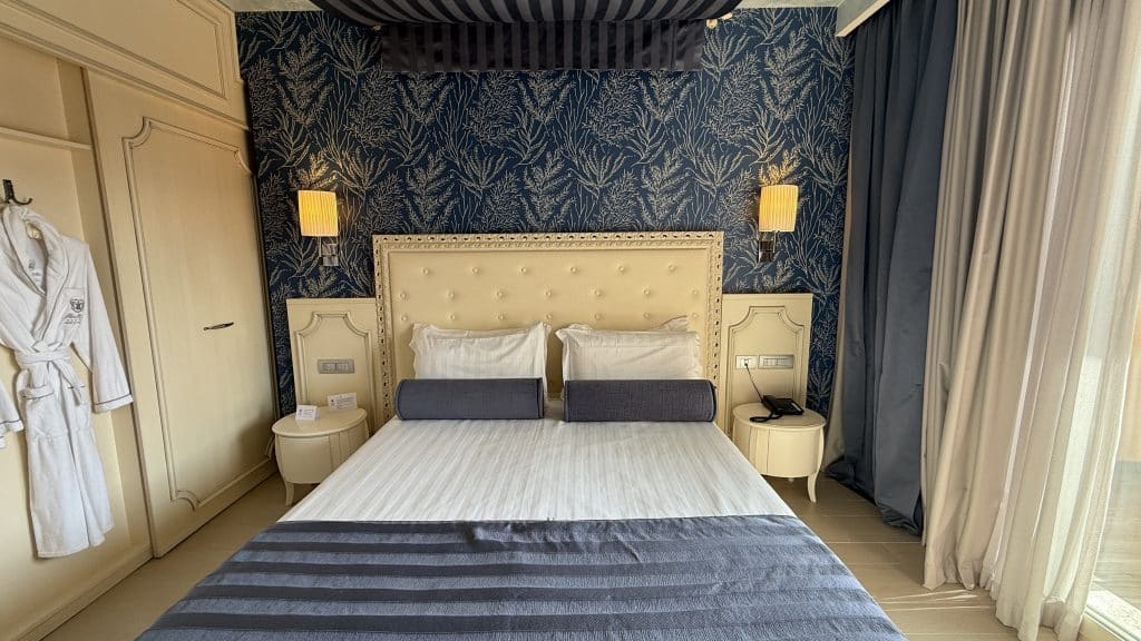 Ma Ma Grand Hotel Resort La Maddalena Bett