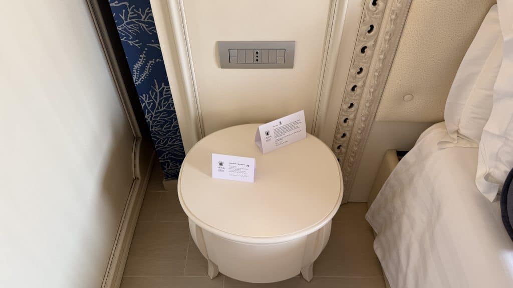 Ma Ma Grand Hotel Resort La Maddalena Nachttisch