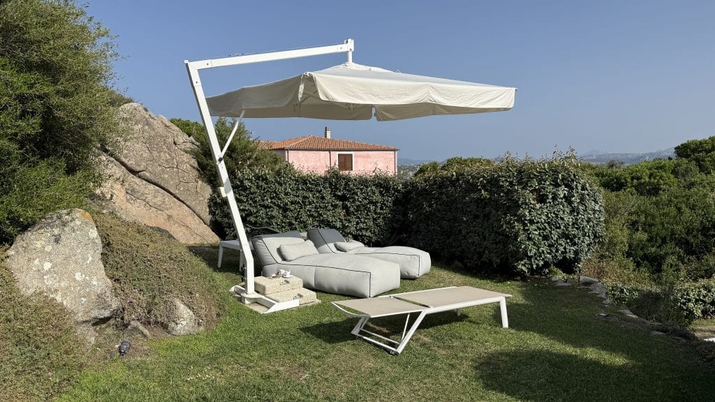 Ma Ma Grand Hotel Resort La Maddalena Poolbereich Eingebettet In Garten