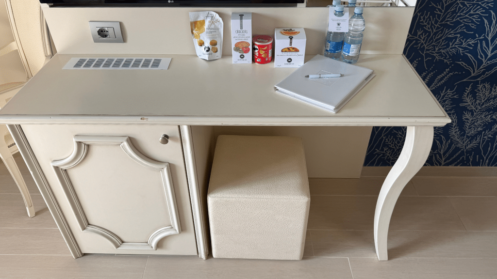 Ma Ma Grand Hotel Resort La Maddalena Schreibtisch