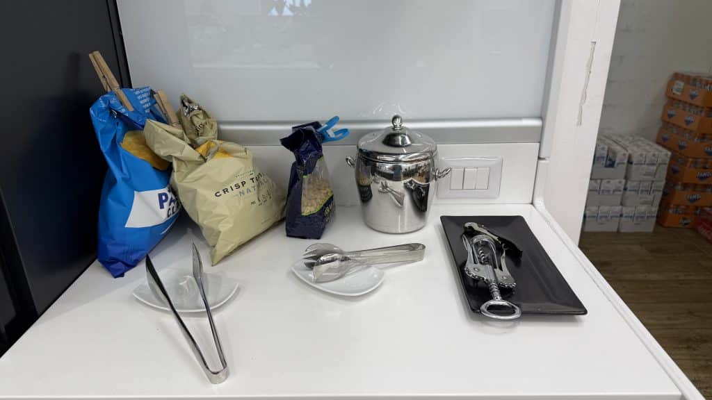 Prima Vista Lounge Cagliari Chips Und Nuesse