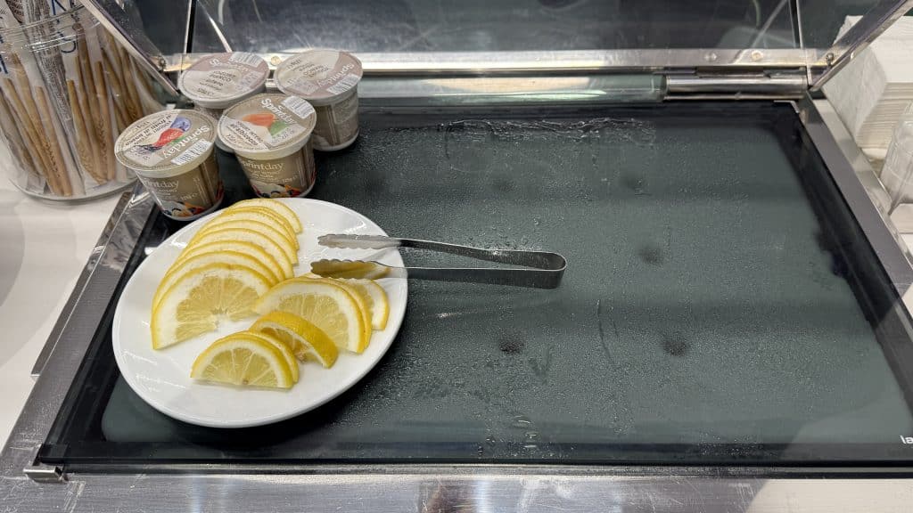 Prima Vista Lounge Cagliari Zitronenscheiben Und Joghurts