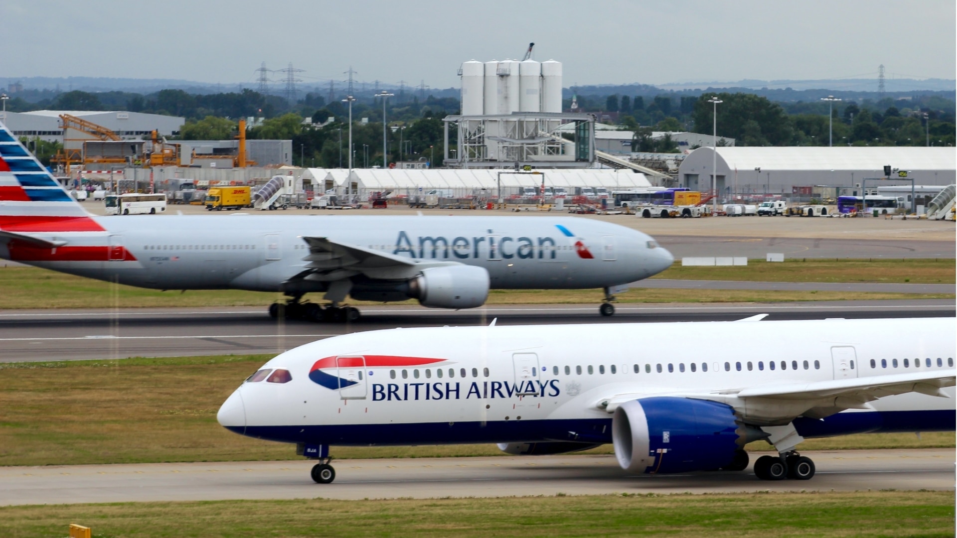 British Airways 787 G ZBJA Alongside America Airlines 777 Photo Dave Kernan