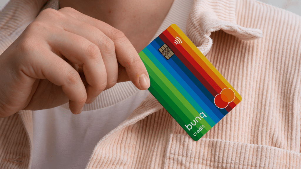 bunq Karte in der Hand