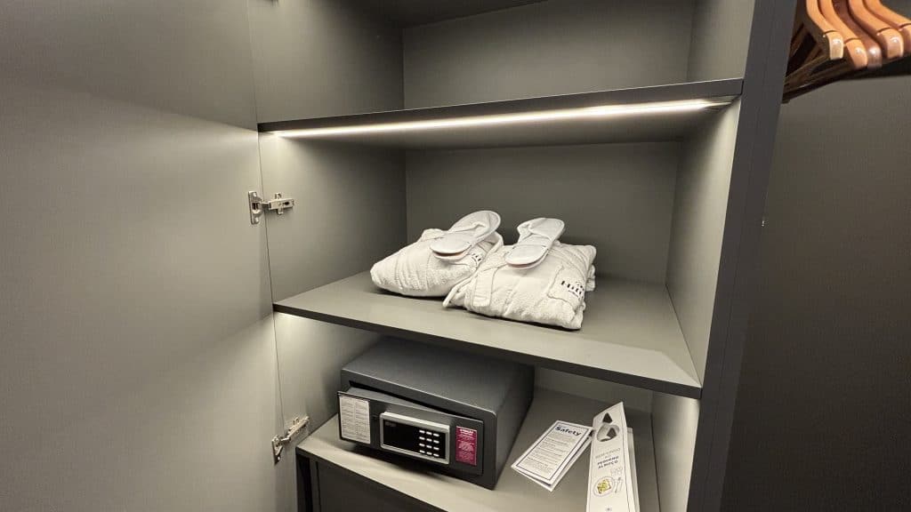 Hilton Porto Gaia Schrank 1