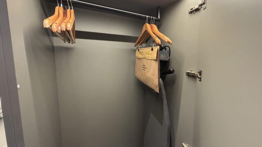 Hilton Porto Gaia Schrank