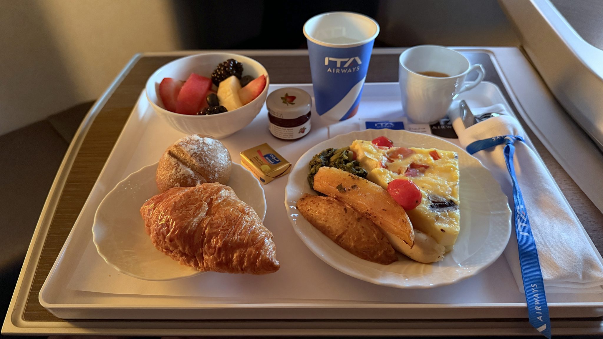 ITA Airways Airbus A321neo Business Class Fruehstueck