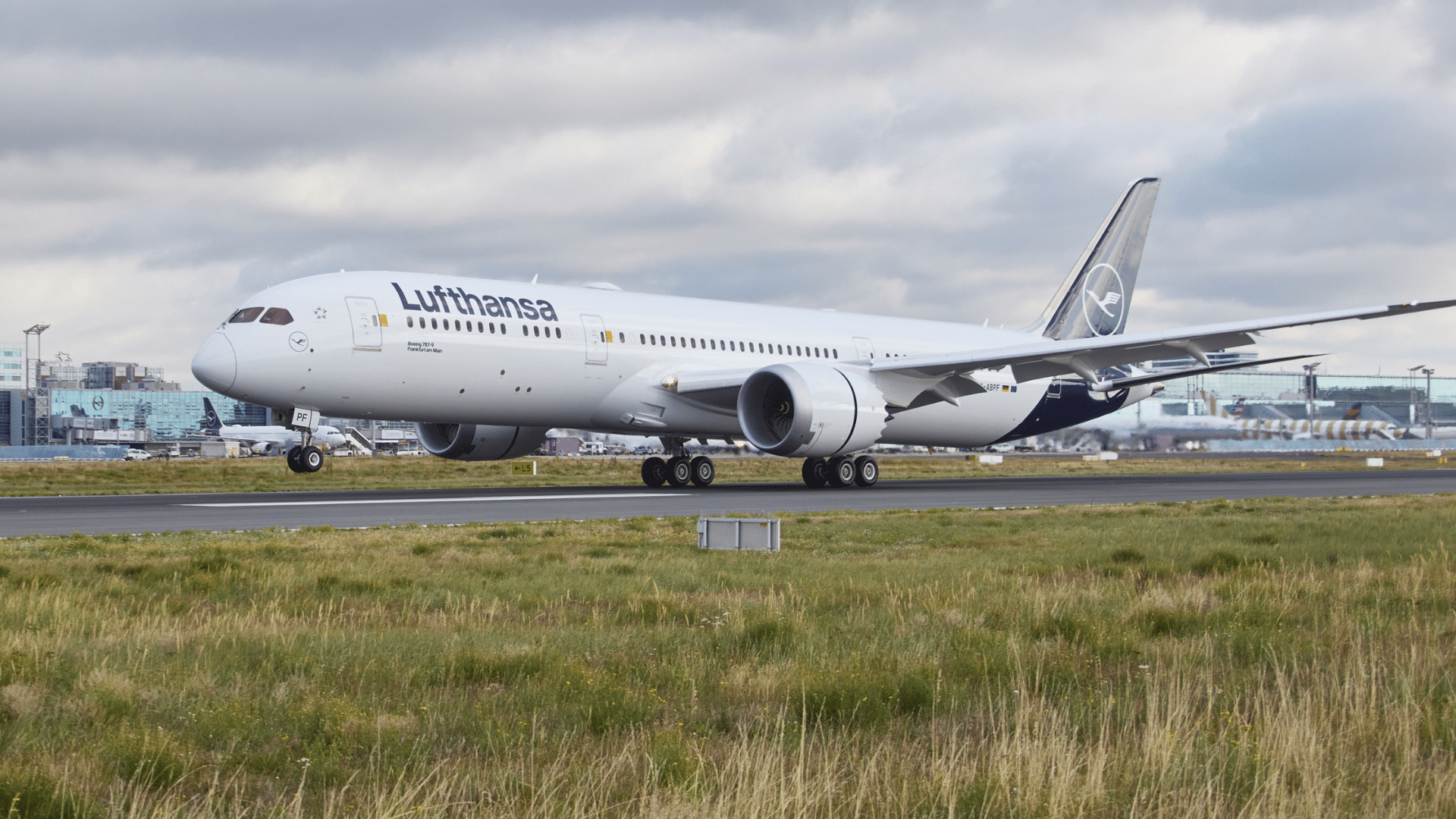 Lufthansa Allegris Dreamliner D ABPF Landung