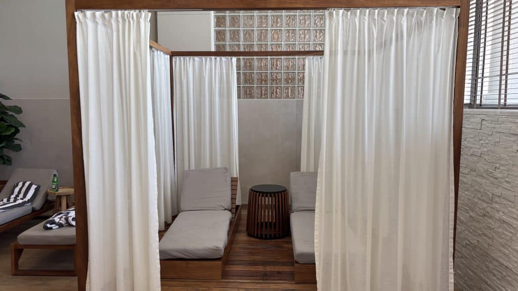 Marriott Praia Del Rey Indoorpool Liegen