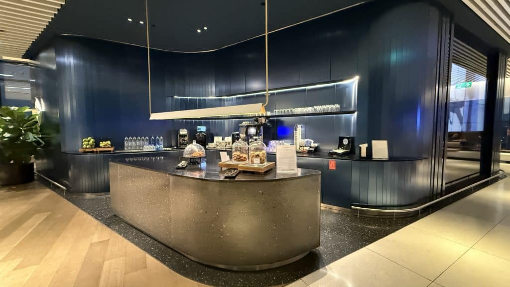 Aegean Business Lounge Non Schengen Athen Kaffee Und Kuchen