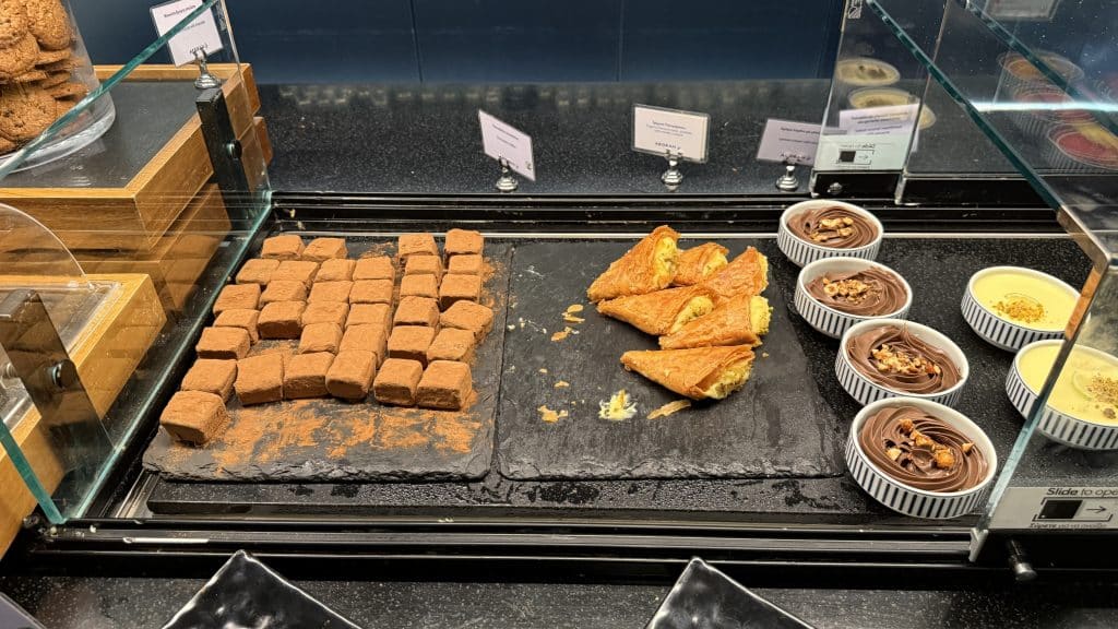 Aegean Business Lounge Non Schengen Athen Sweets