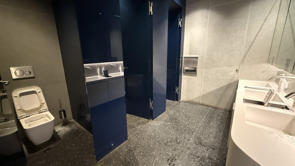 Aegean Business Lounge Non Schengen Athen Toiletten