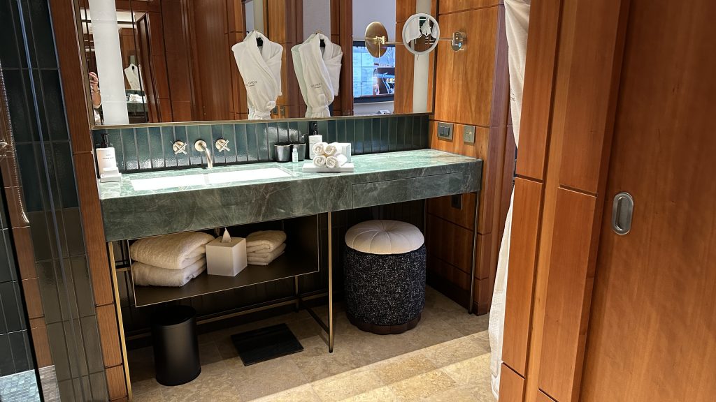 Conrad Hamburg Badezimmer Waschtisch Eingang