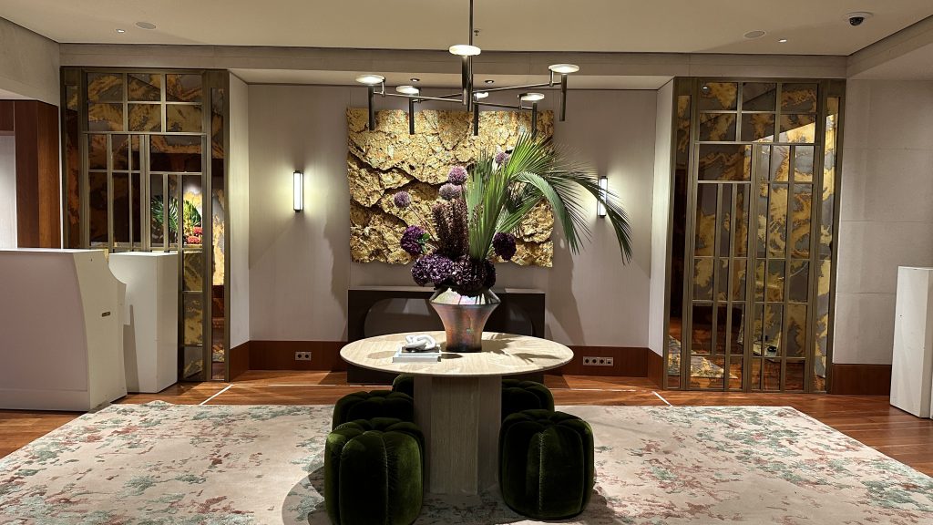 Conrad Hamburg Empfang Fahrstuhl Rezeptionsebene