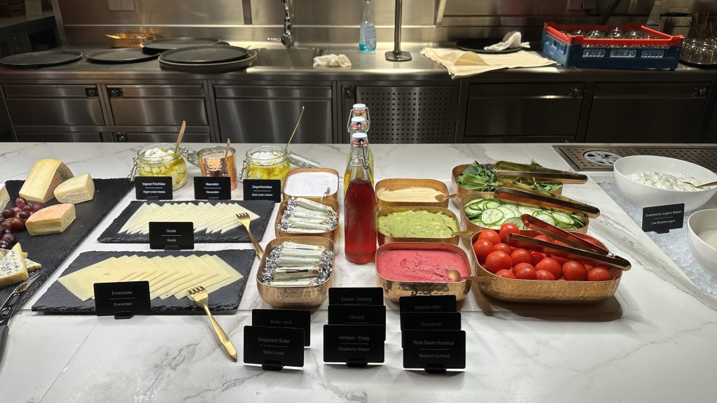 Conrad Hamburg Greta Oto Fruehstueck Kaese