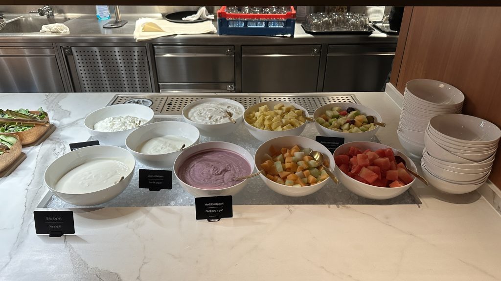 Conrad Hamburg Greta Oto Fruehstueck Obst