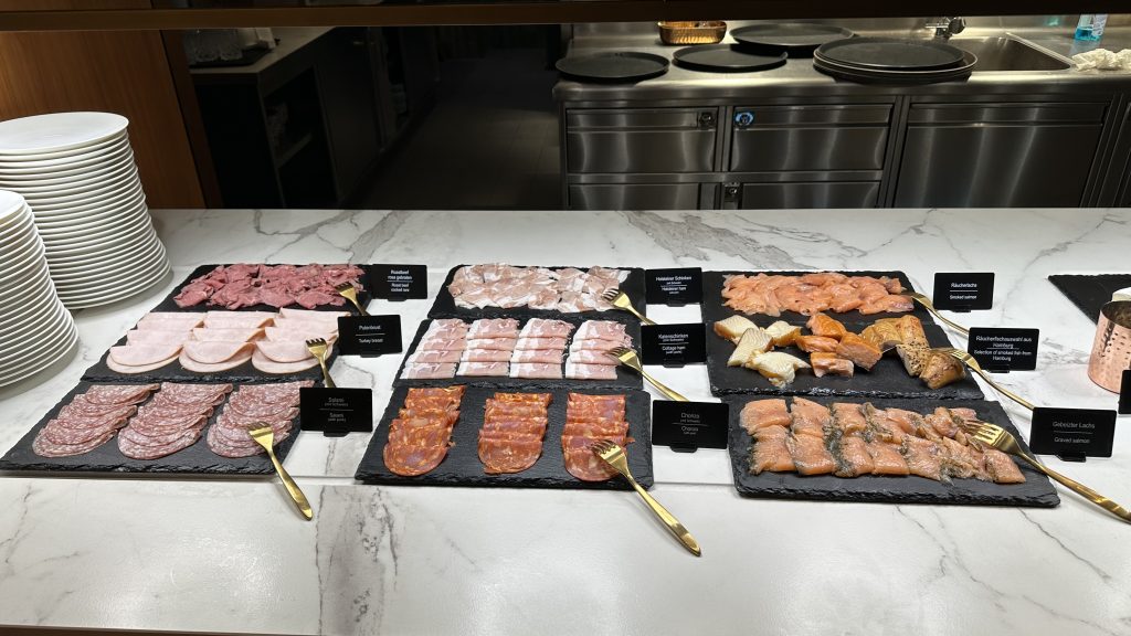 Conrad Hamburg Greta Oto Fruehstueck Wurst Fisch