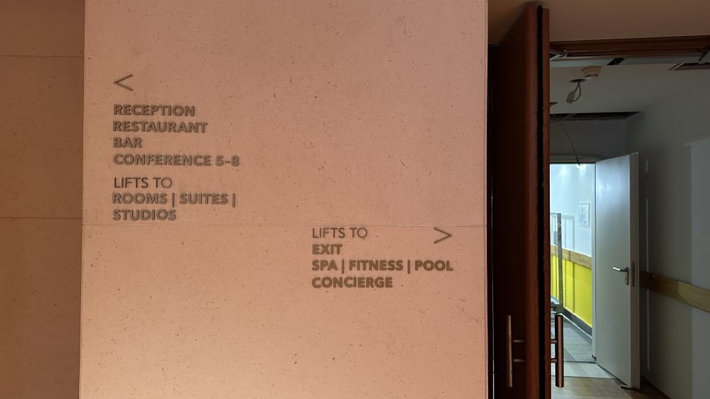 Conrad Hamburg Hotel Ausschilderung Spa Lifte
