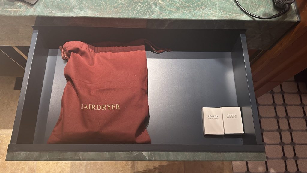 Conrad Hamburg Hotel Zimmer Bad Foehn