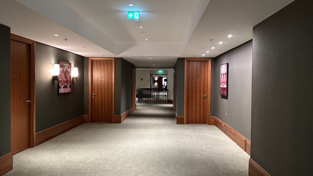 Conrad Hamburg Hotel Flur 2