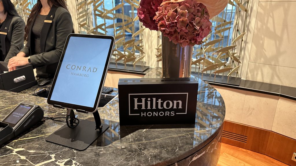 Conrad Hamburg Rezeption Hilton Honors