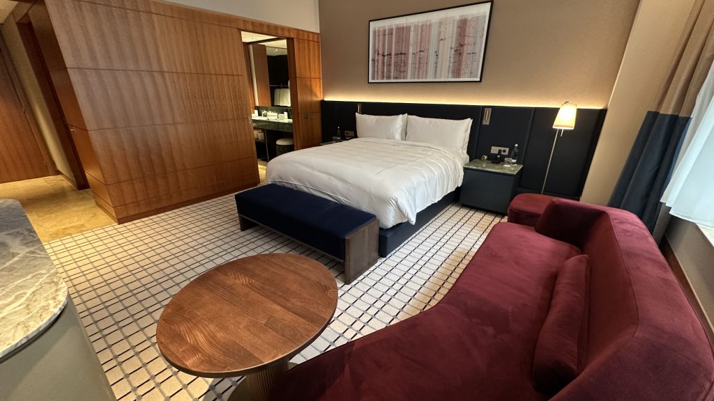 Conrad Hamburg Zimmer Ansicht Bett Sofa