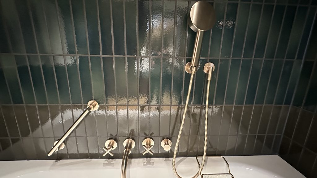 Conrad Hamburg Zimmer Bad Badewanne Detail