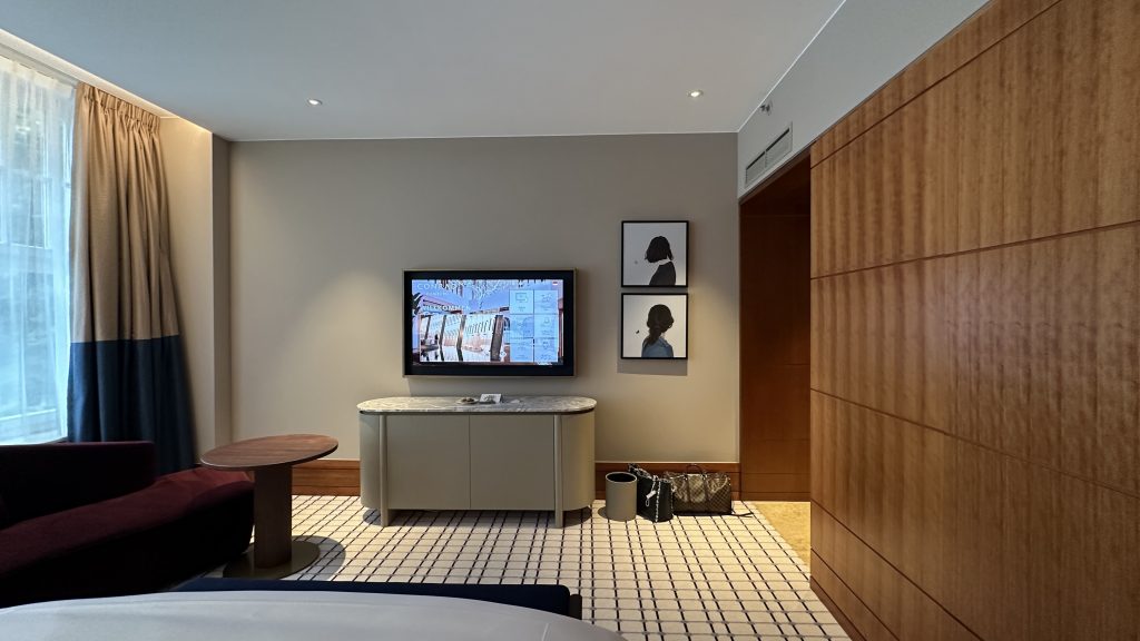 Conrad Hamburg Zimmer Bett Aussicht