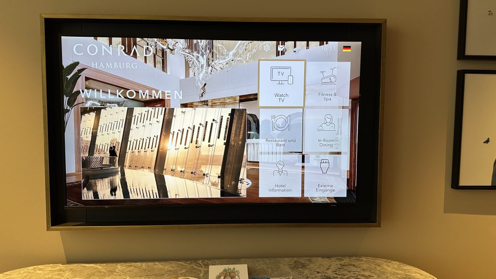 Conrad Hamburg Zimmer Fernseher Ansicht