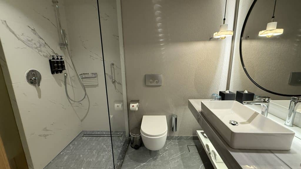 Grand Hyatt Athen Bad 25 1