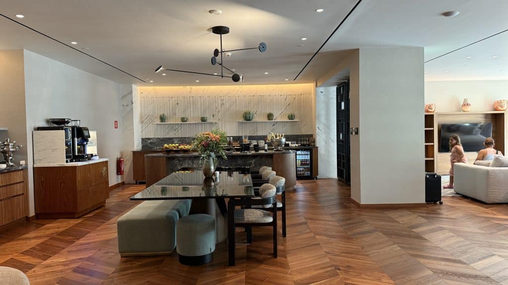 Grand Hyatt Athen Club Lounge 217 1