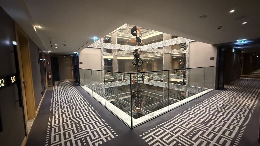 Grand Hyatt Athen Gang 69 1