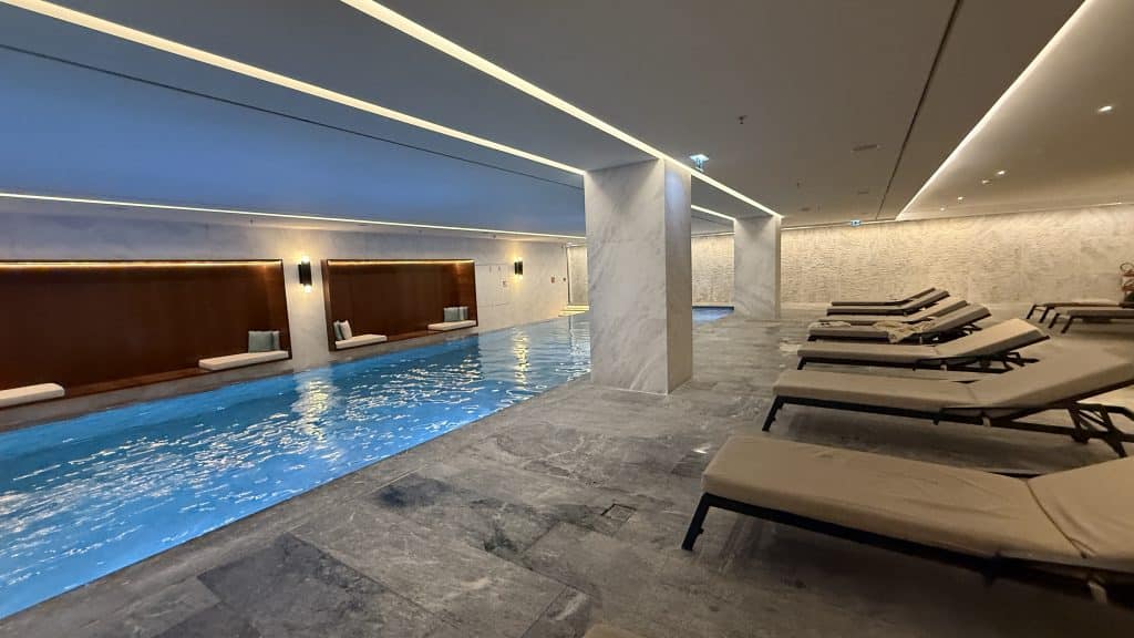 Grand Hyatt Athen Innenpool 201 1