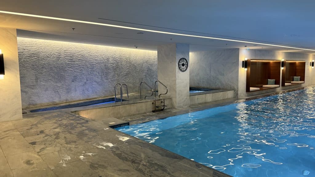 Grand Hyatt Athen Innenpool 210 2