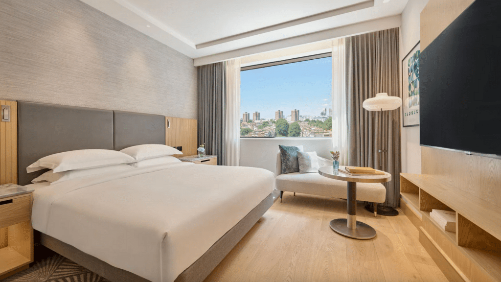 Hyatt Regency London Olympia Zimmer City View