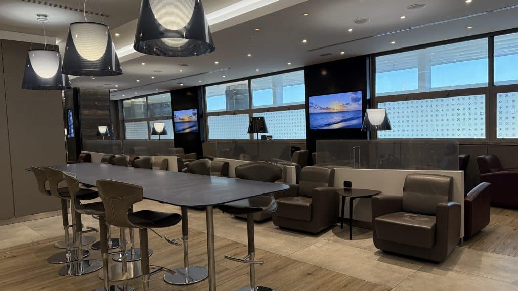 ITA Airways Piazza Di Spagna Lounge Rom Sessel Und Bar