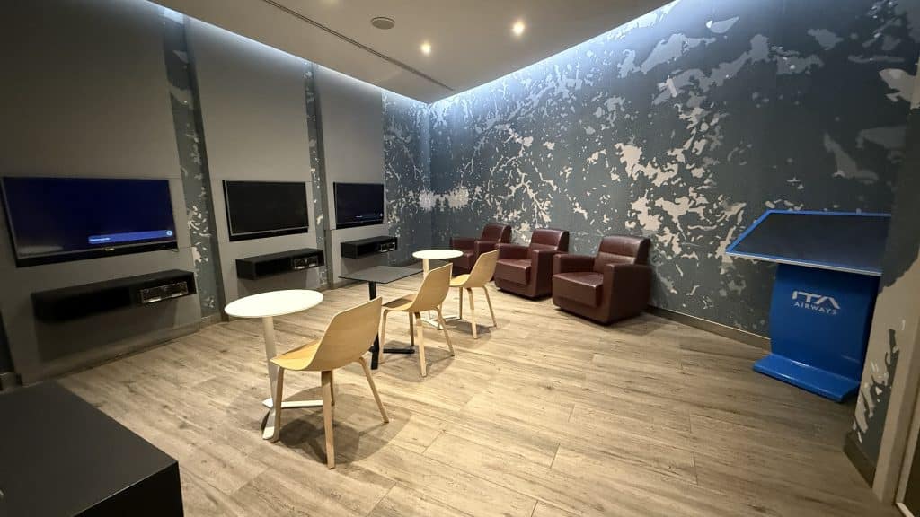ITA Airways Piazza Di Spagna Lounge Rom TV Raum