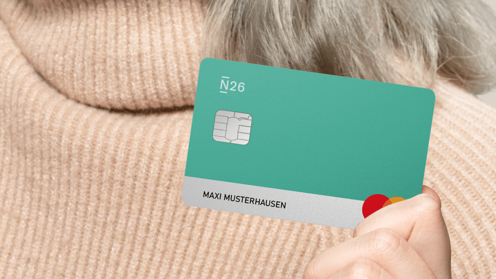 N26 Karte in der Hand
