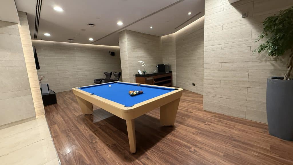 Saudia AlFursan Business Lounge Jeddah Billard 2