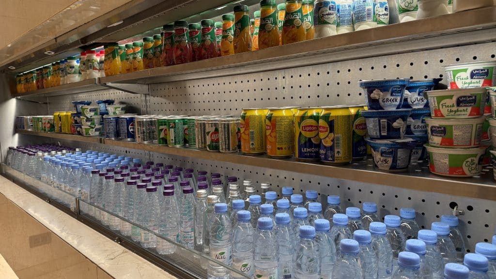 Saudia AlFursan Business Lounge Jeddah Getränke 2