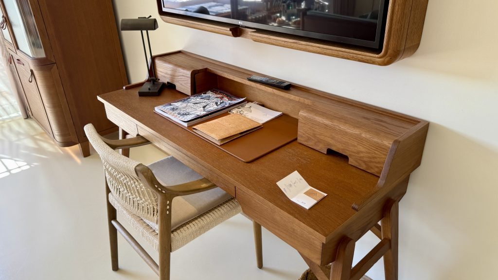 six-senses-ibiza-schreibtisch