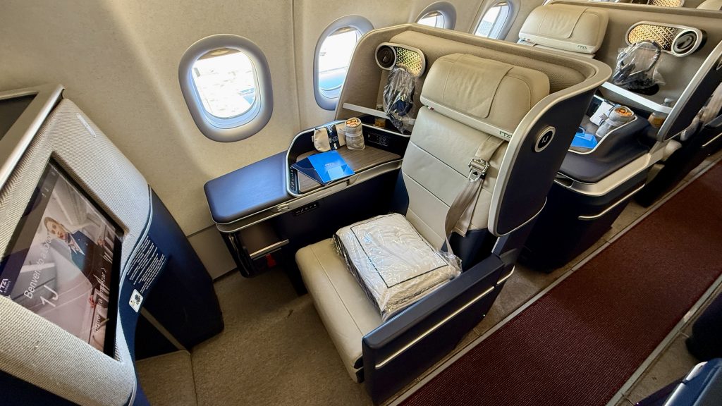 ita-airways-a330-business-sitz