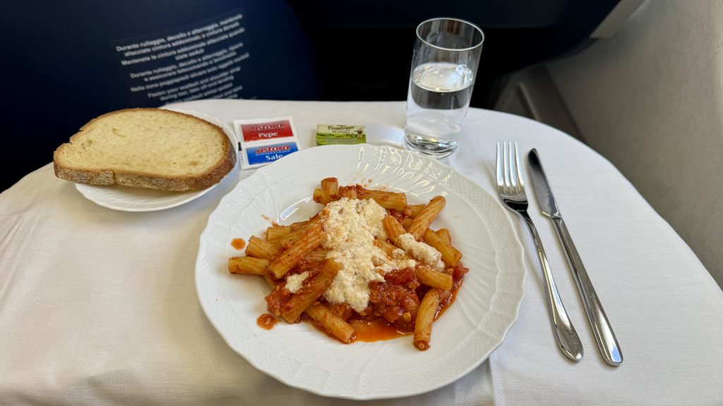 ita-airways-airbus-a330neo-nudel-gericht