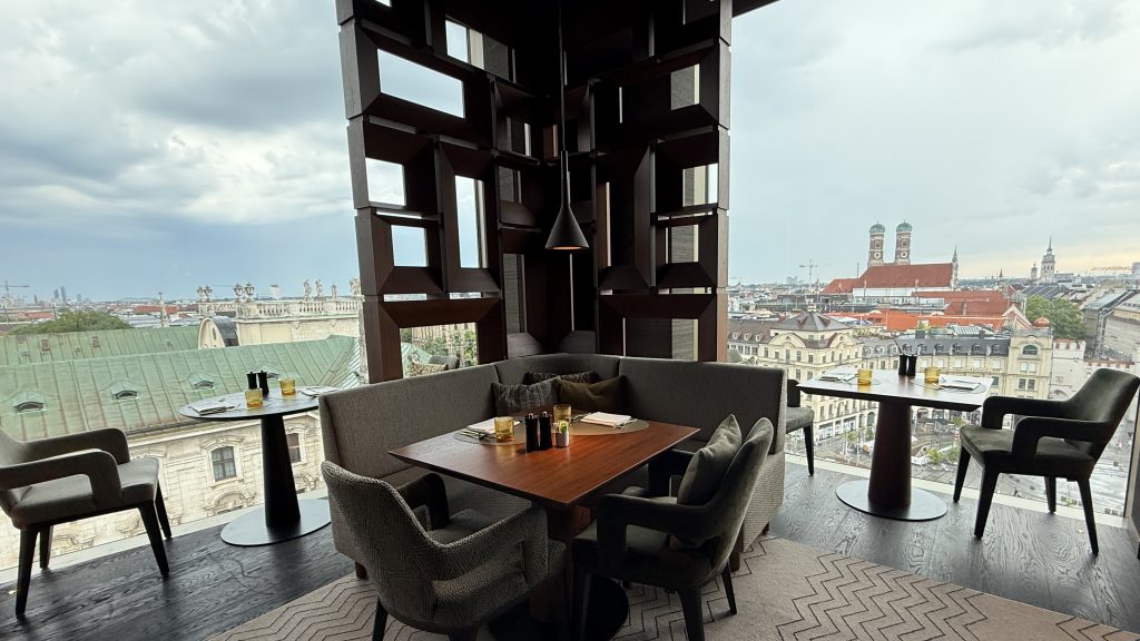 koenigshof-munich-restaurant-aussicht