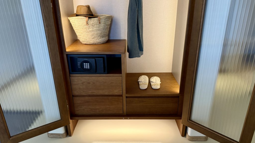 six-senses-ibiza-schrank