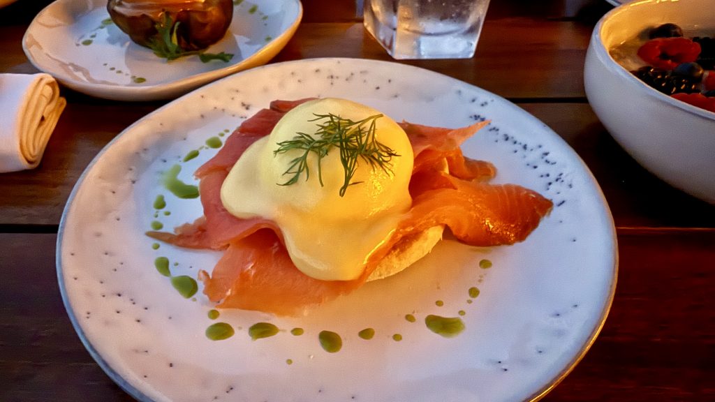 six-senses-ibiza-fruehstueck-eggs-benedict