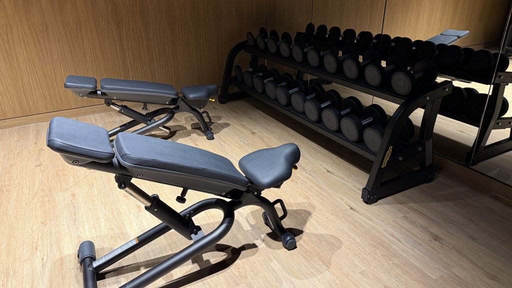 koenigshof-munich-fittnessraum-hantelbereich