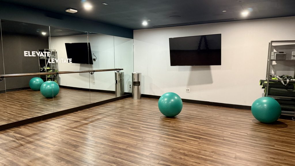 w-toronto-fitnesstudio-yoga-raum